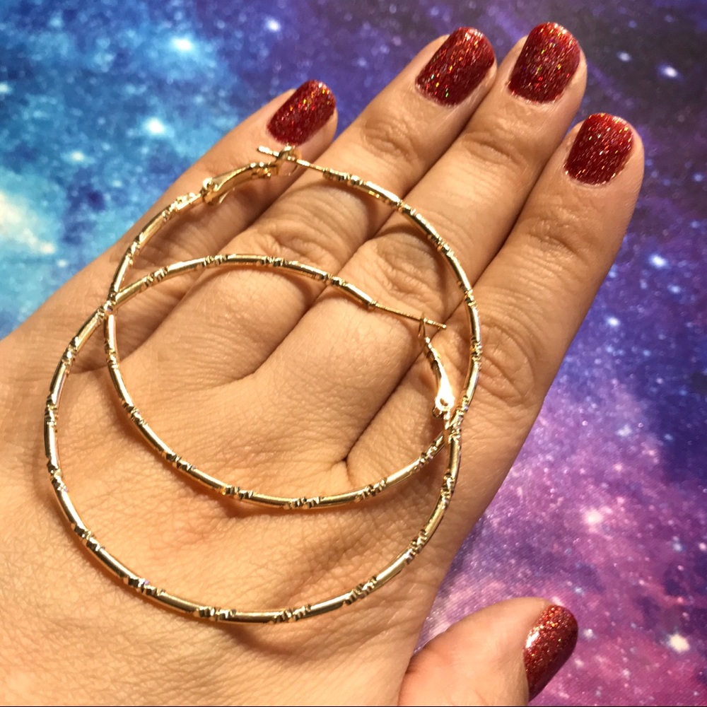 NEW!๐๐BIG๐GOLDEN!๐TWISTED๐TEXTURE๐HOOPS!๐๐ - Picture 1 of 8